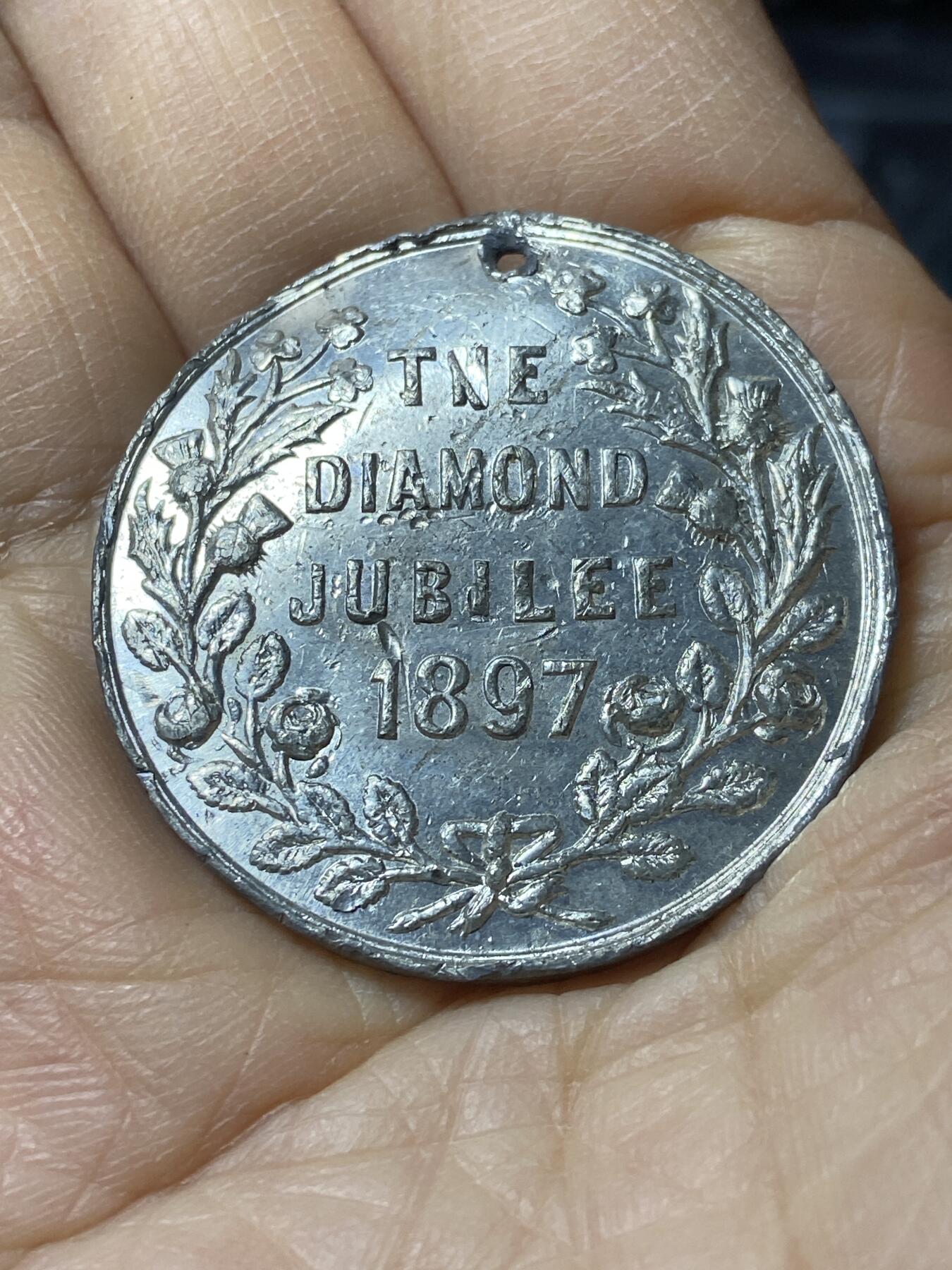 2025年第一百零八场(总第一百三十四场）外国好品散币(免佣金) 英国🇬🇧1897年纪念章，直径38毫米,厚2毫米，重17.90克(维多利亚女王登基60周年钻石禧纪念章)