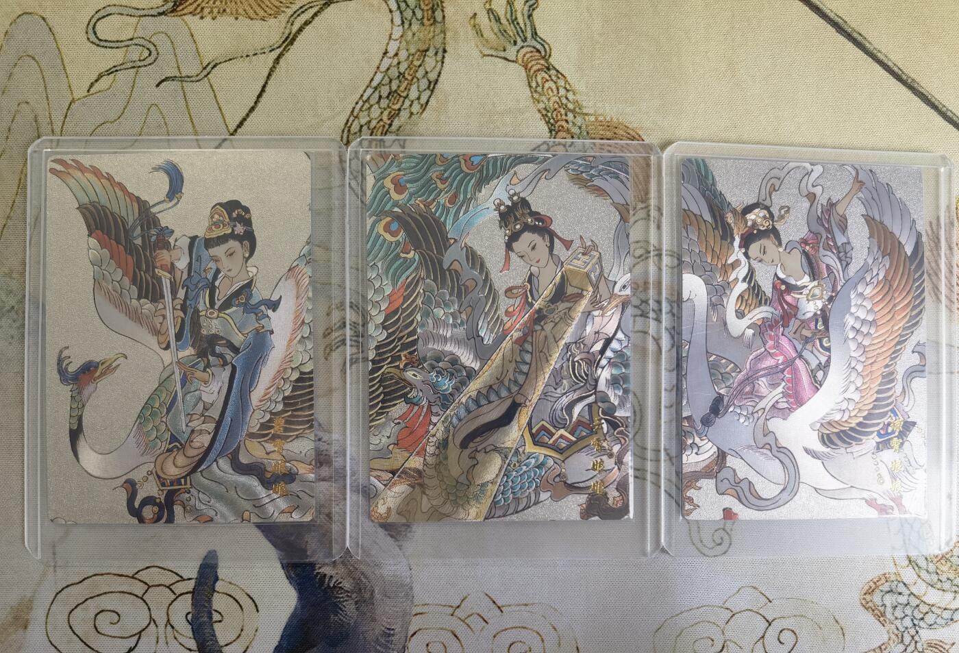 奇趣收藏卡牌拍卖第24场 山河潮玩限定礼盒  心染 绘 三霄娘娘三拼卡 粗闪 全新覆膜卡夹卡膜保护