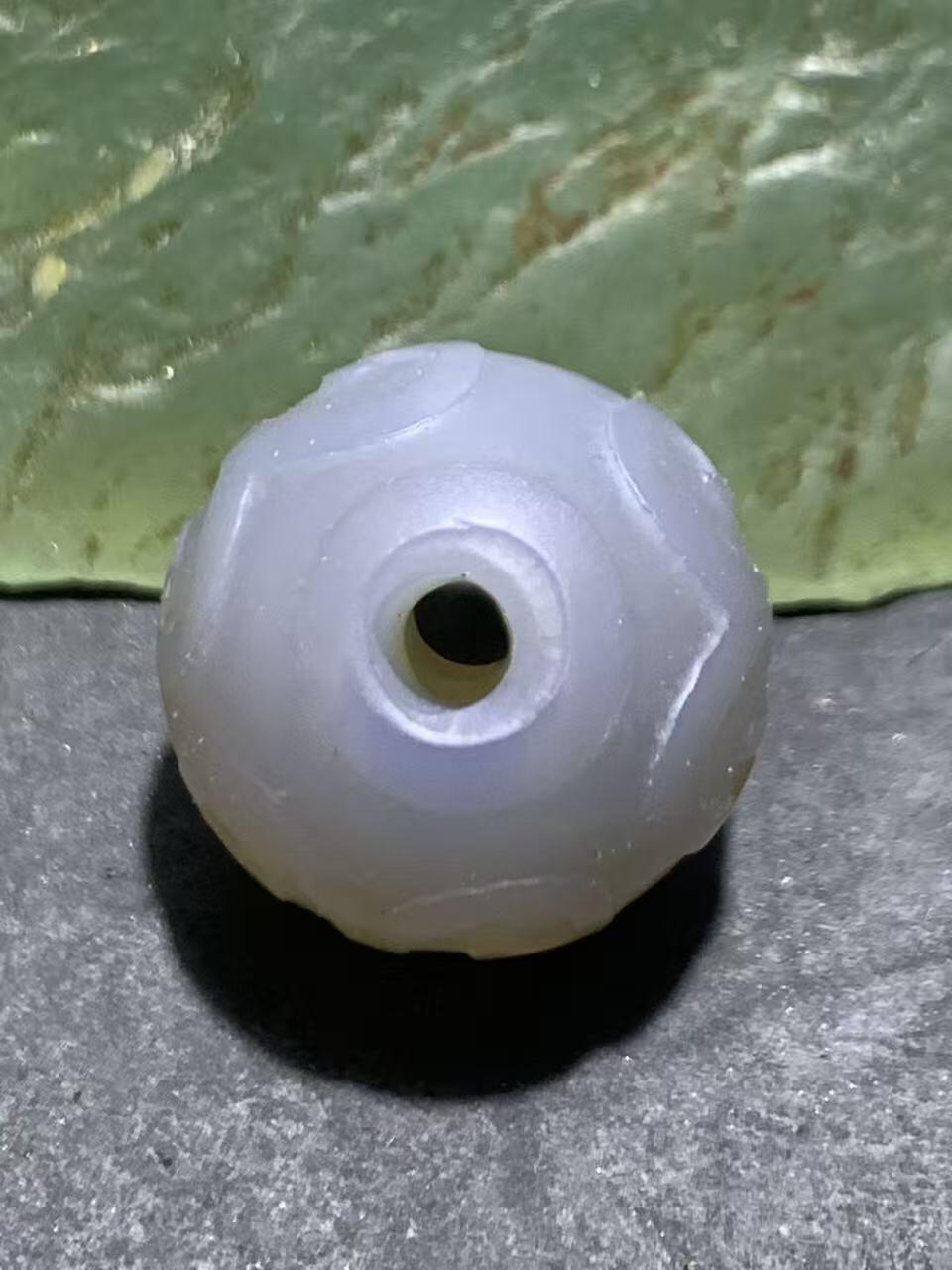 精美高玉化灰色玛瑙雕刻回纹珠（云纹珠）一颗，