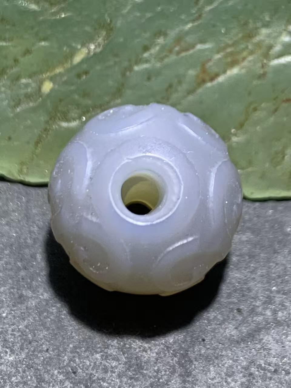 精美高玉化灰色玛瑙雕刻回纹珠（云纹珠）一颗，