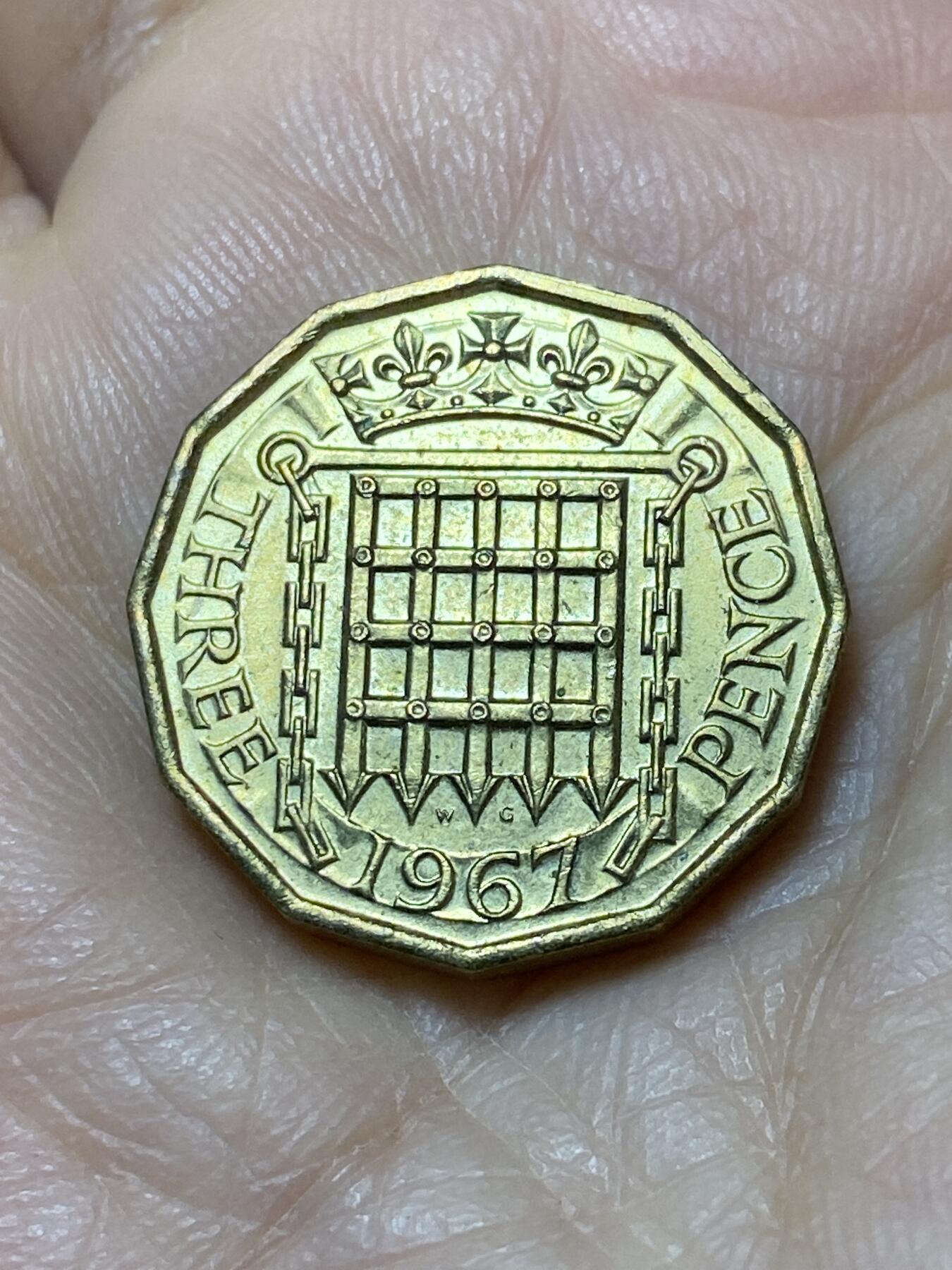 2025年第一百零八场(总第一百三十四场）外国好品散币(免佣金) 英国🇬🇧1967年3便士(伊丽莎白二世青年桂冠第二版，普制币关门年)