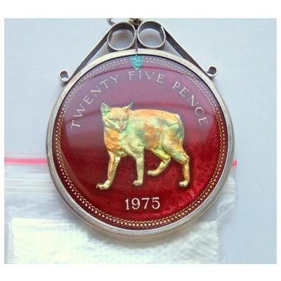 【旋风钱币】10月25日19:00准时开拍 精美欧洲币章、第三帝国钱币、精美项链等 全场包邮 纯手工 马恩岛1975年 伊丽莎白+猞猁珐琅彩镀金高浮雕精制币章吊坠 带银环