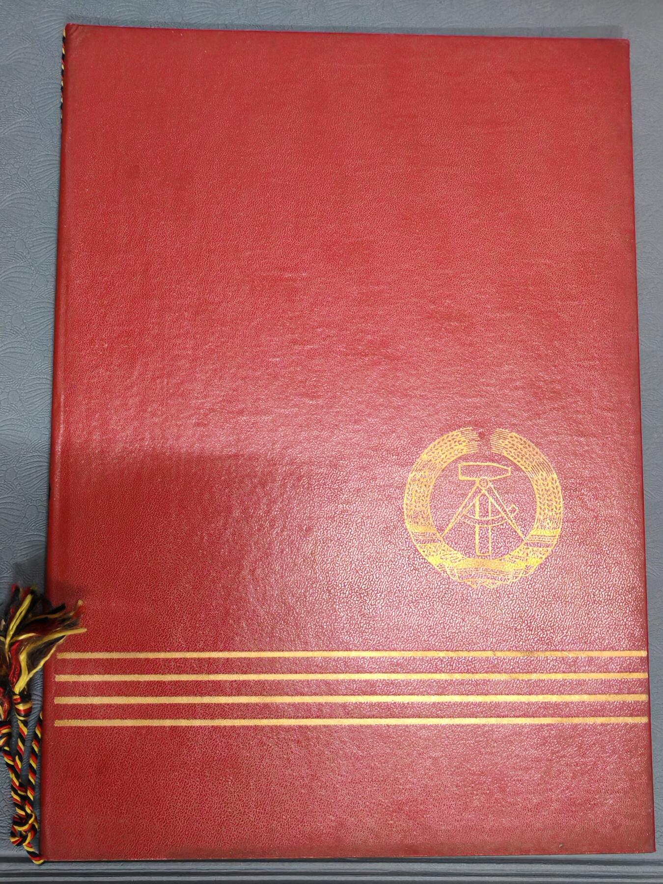 韵星假日拍卖第二十七期 -- Rimey Holidays Auction 27 民主德国集体劳动荣誉奖章证书 带豪华版保护壳
