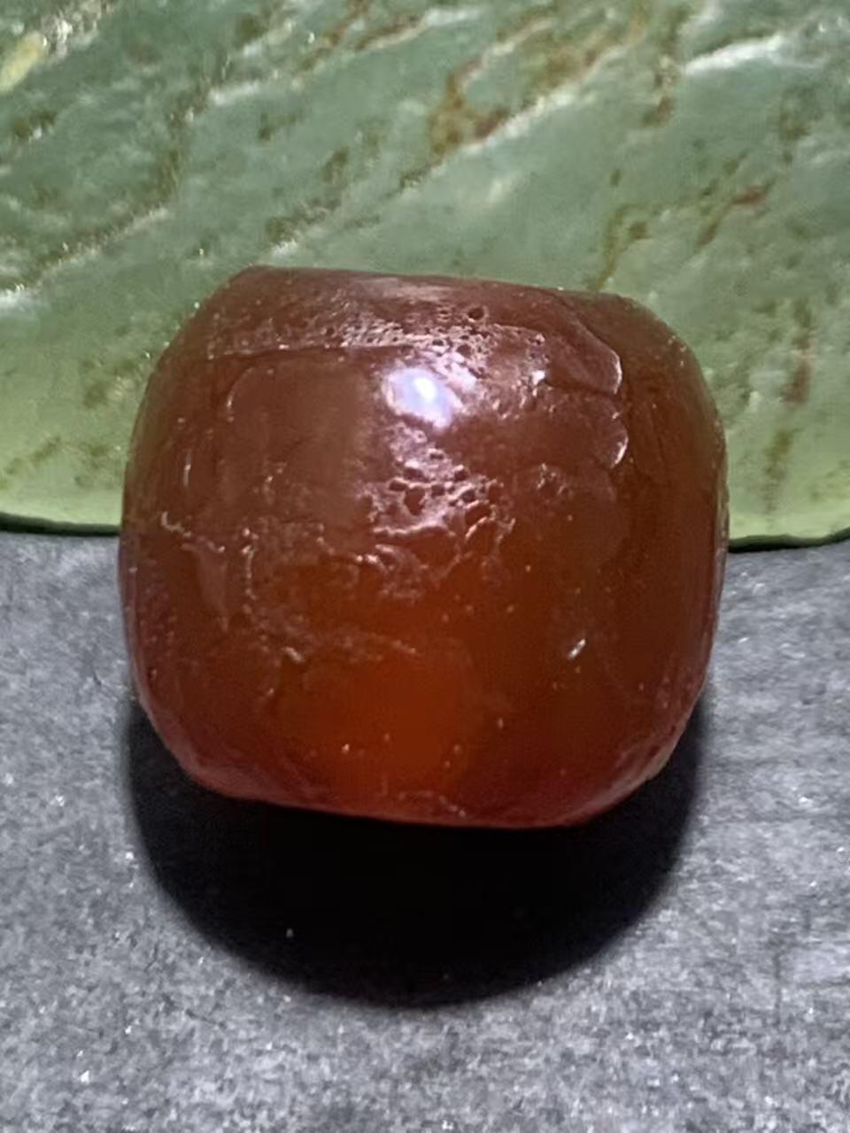 精美高玉化风化纹红白双色玛瑙老形桶珠一颗