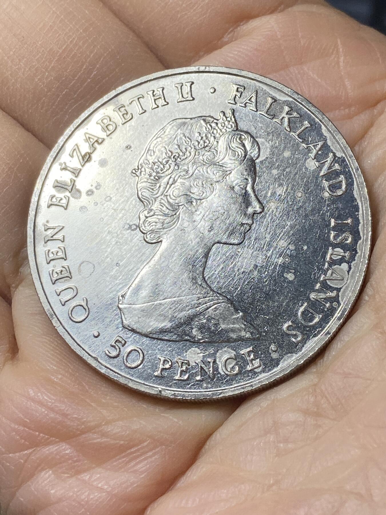 2025年第一百零八场(总第一百三十四场）外国好品散币(免佣金) 少见克朗型币–英属福克兰群岛1981年50便士(查尔斯王储和戴安娜王妃结婚纪念币)