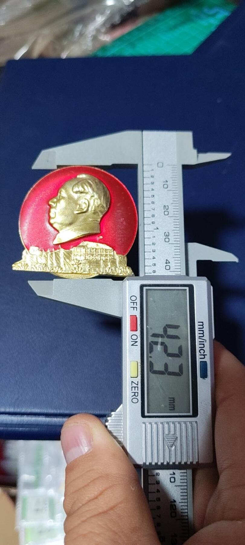 精品毛主席像章拍场 🔥异形章🔥毛主席像章，少见版别，图案精美