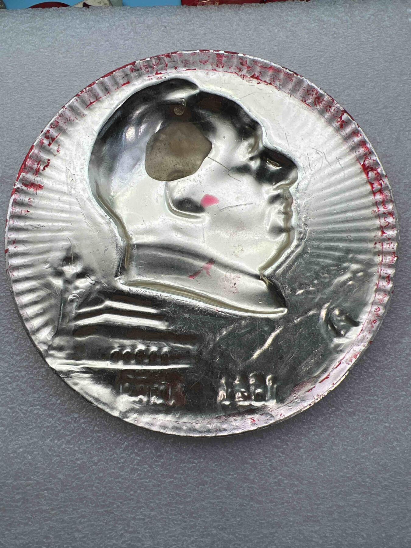 真品像章、纪念章、红色书籍 真品像章、纪念章、直径12.2厘米