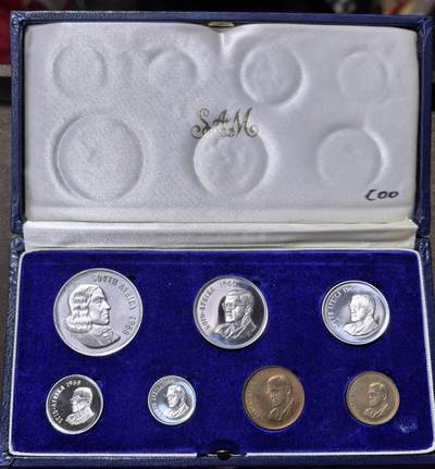 北京马甸外国币专卖第145期，外国币专场，陆续上拍，欢迎关注 好品相1968年版精制盒装南非套币，1元为银币，币为裸币如图