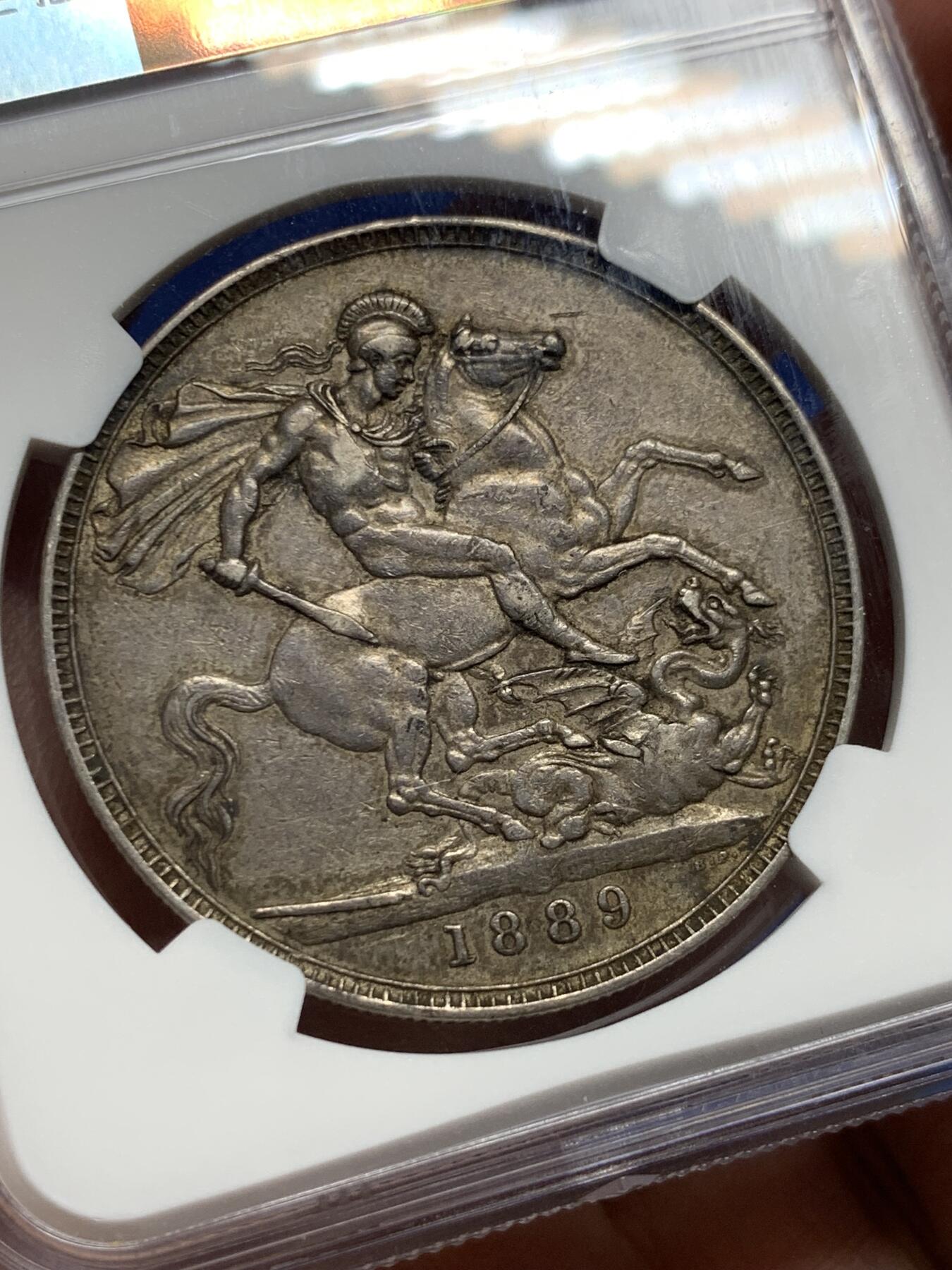 《竞宝斋》第427场 周日，周一  2场连拍 （全场包邮） NGC XF45 英国1889年维多利亚高冠马剑银币 包浆均匀深包浆