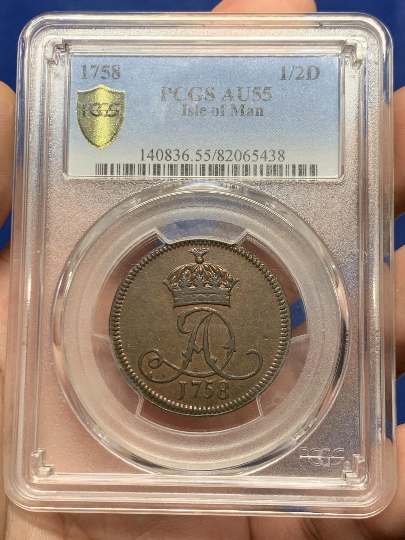 《竞宝斋》第427场 周日，周一  2场连拍 （全场包邮） 季军分 PCGS AU55 英属皇家领地 马恩岛 1758年  詹姆斯·默里时代 半便士铜币 整体状态呈现巧克力包浆 保存下来实属不易 细节见图