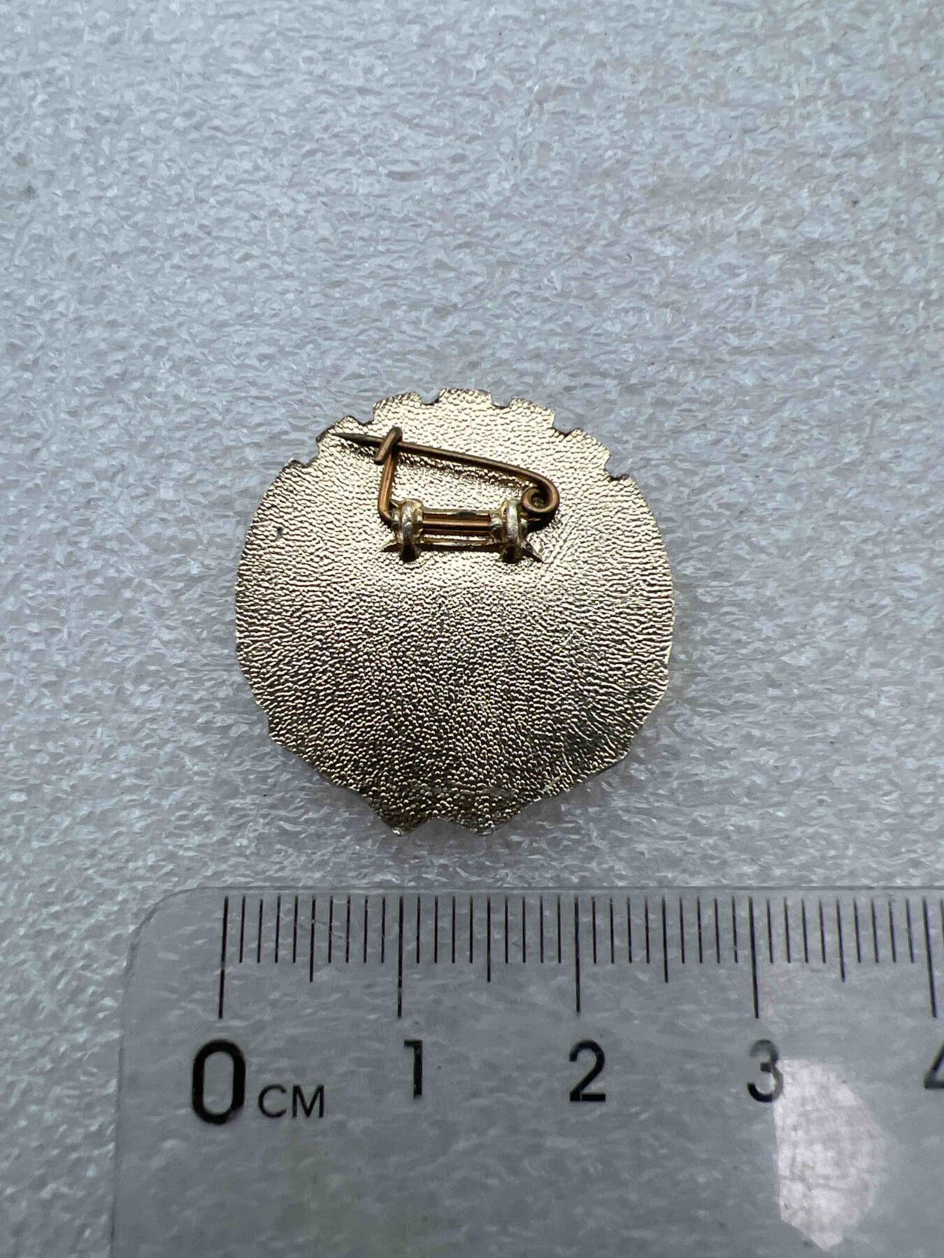真品像章、纪念章、红色书籍 真品像章、纪念章