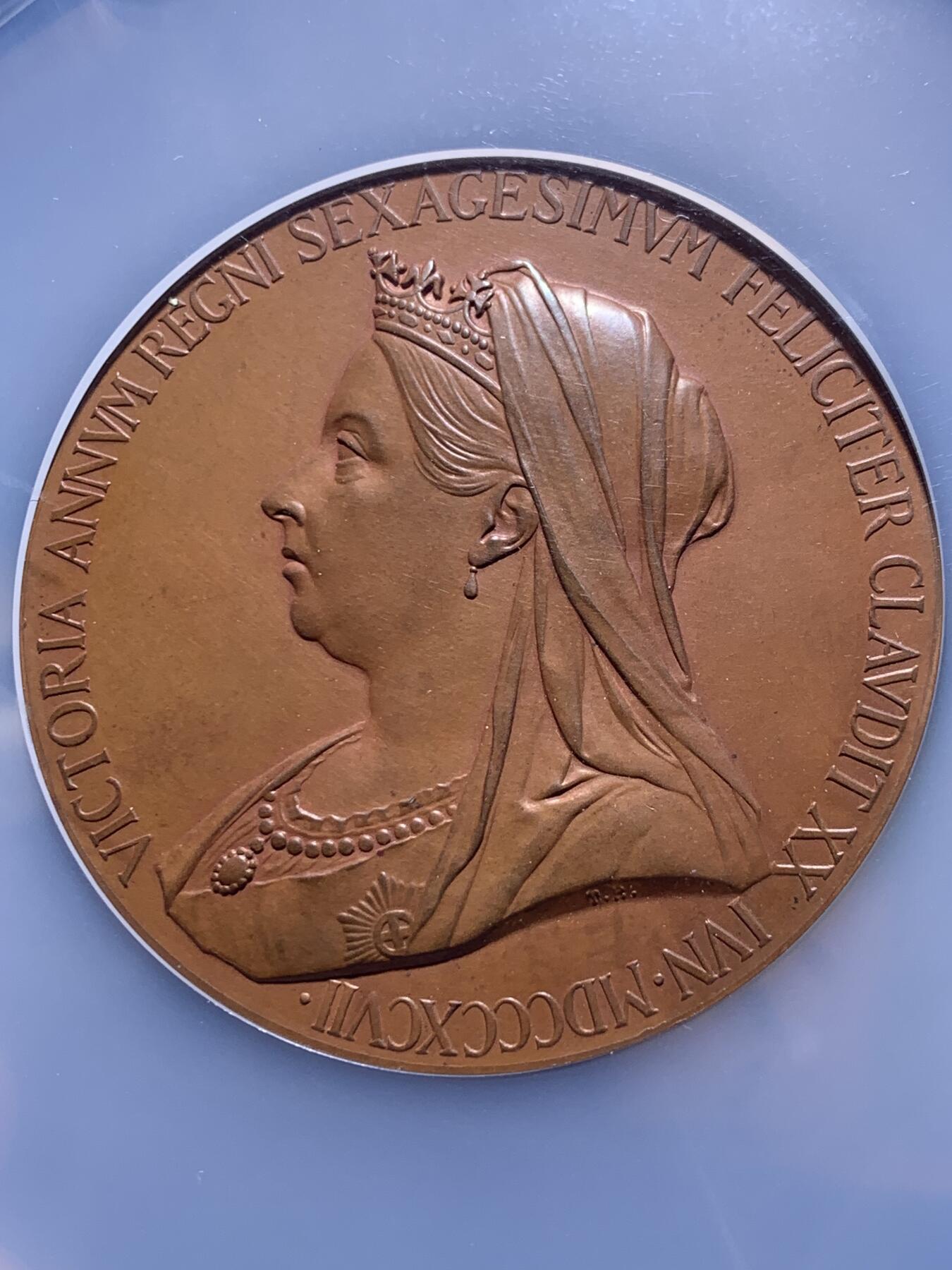 《竞宝斋》第427场 周日，周一  2场连拍 （全场包邮） NGC MS64BN 英国1897年维多利亚加冕60周年大铜章 加大盒封装