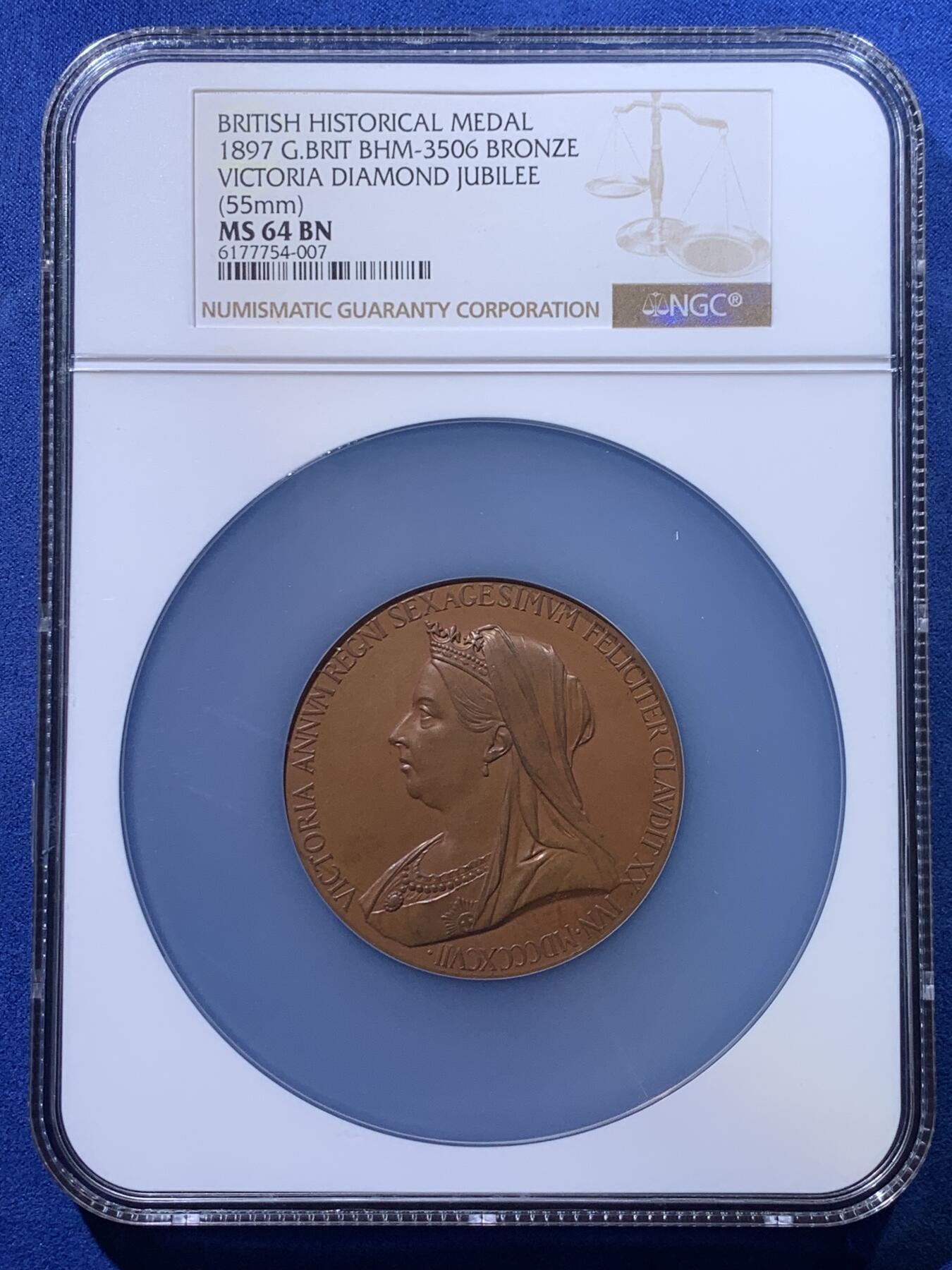 《竞宝斋》第427场 周日，周一  2场连拍 （全场包邮） NGC MS64BN 英国1897年维多利亚加冕60周年大铜章 加大盒封装