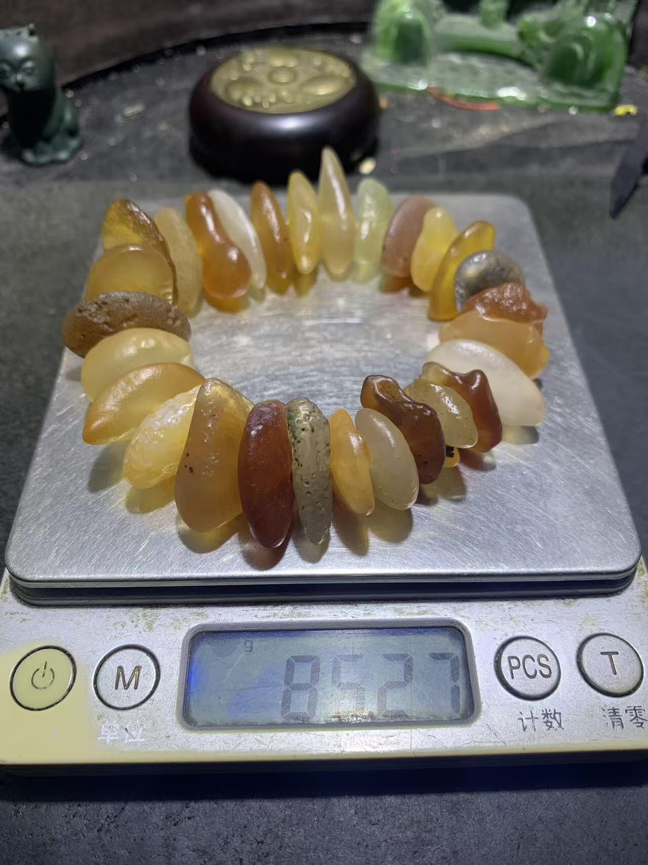 精美阿拉善大尺寸瓜子型原石手串一条