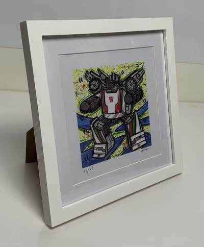 零元拍：歪歪亲笔签名 OWSON 系列作品装饰画《变形金刚》，已做装裱 木框相框尺寸28/28CM。因展品出展，镜框或亚克力可能有轻微划痕，介意勿拍 - 零元拍：歪歪亲笔签名 OWSON 系列作品装饰画《变形金刚》，已做装裱 木框相框尺寸28/28CM。因展品出展，镜框或亚克力可能有轻微划痕，介意勿拍