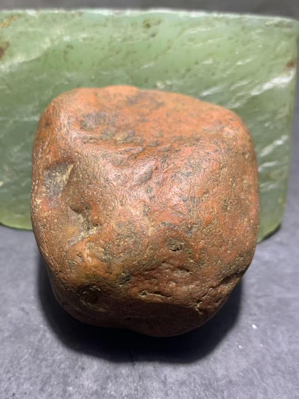 精美柿子红皮开窗料红白南红玛瑙原石一颗，，