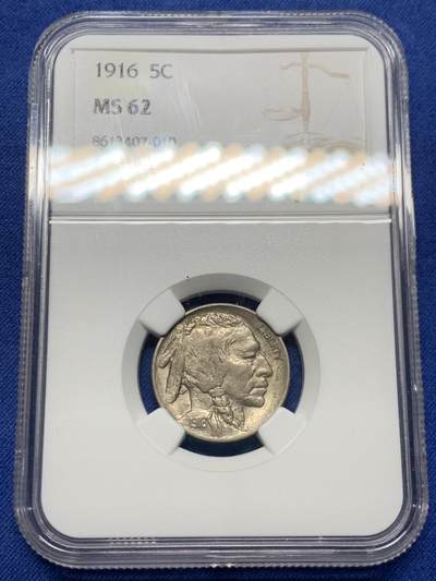 《竞宝斋》第427场 周日，周一  2场连拍 （全场包邮） - NGC MS62 美国1916年野牛5分镍币 早期年份不多见。图案立体漂亮！