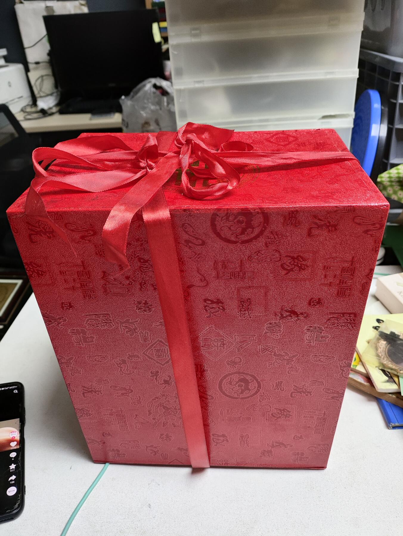爱淘收藏，清货 鸿运兴旺金牛摆件，统一企业定制款礼品，黄色绒沙金工艺，带精美展示盒。牛身配有金色花纹，寓意招财纳福，带底座