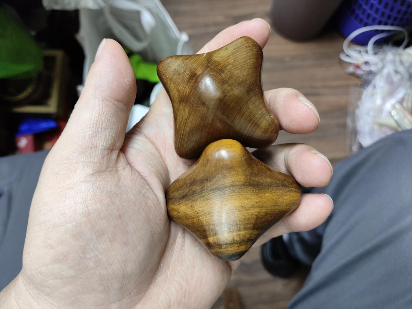 爱淘收藏，清货 精美木质六角按摩球一对，纯手工雕刻