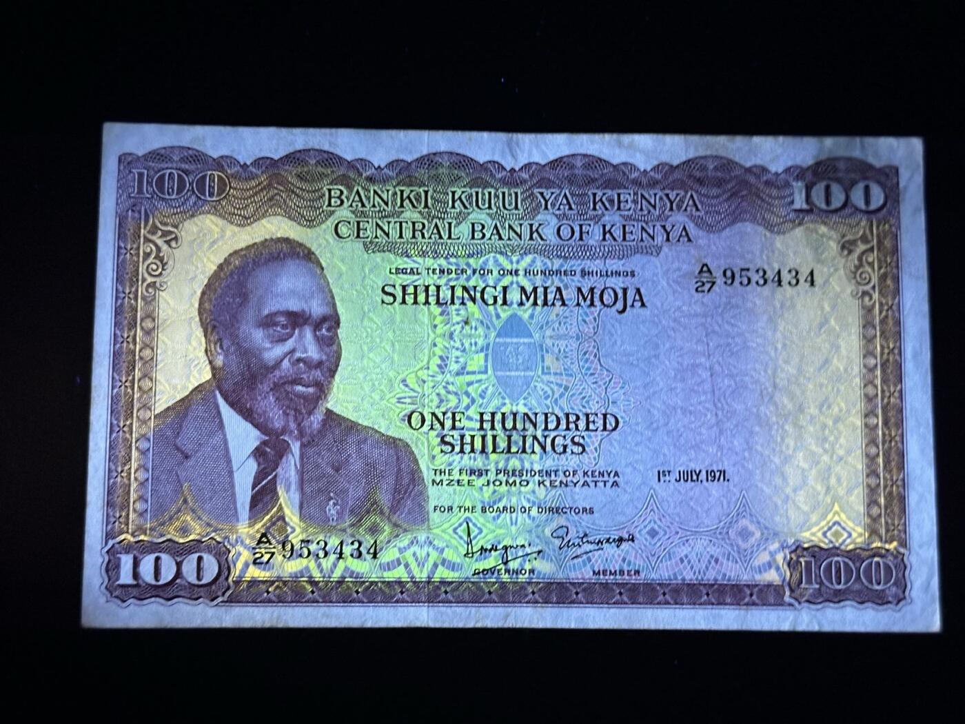 八十八场 肯尼亚1972年100先令，荧光漂亮，珍惜品种！