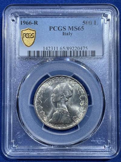 《竞宝斋》第427场 周日，周一  2场连拍 （全场包邮） - PCGS MS65 意大利1966年帆船少女500里拉，霜感满满，原光状态，银价飞涨值得入手。盒子支撑有磕