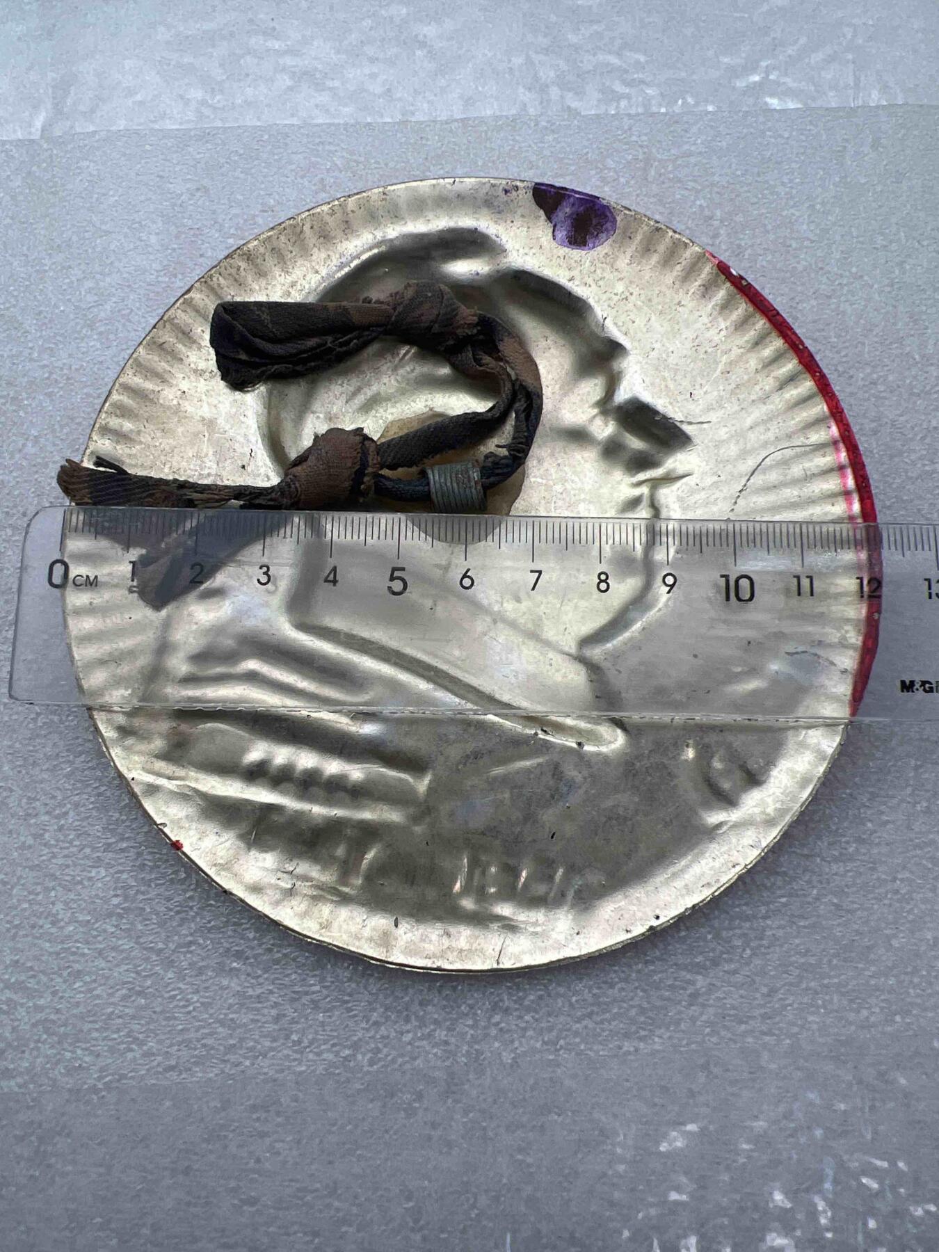 真品像章、纪念章、红色书籍 真品像章、纪念章、直径12.2厘米