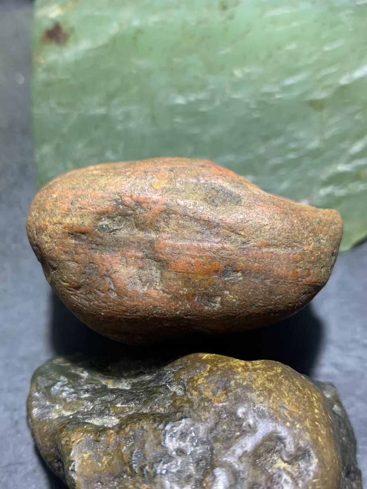 精美柿子红皮开窗料红白南红玛瑙原石一颗，，