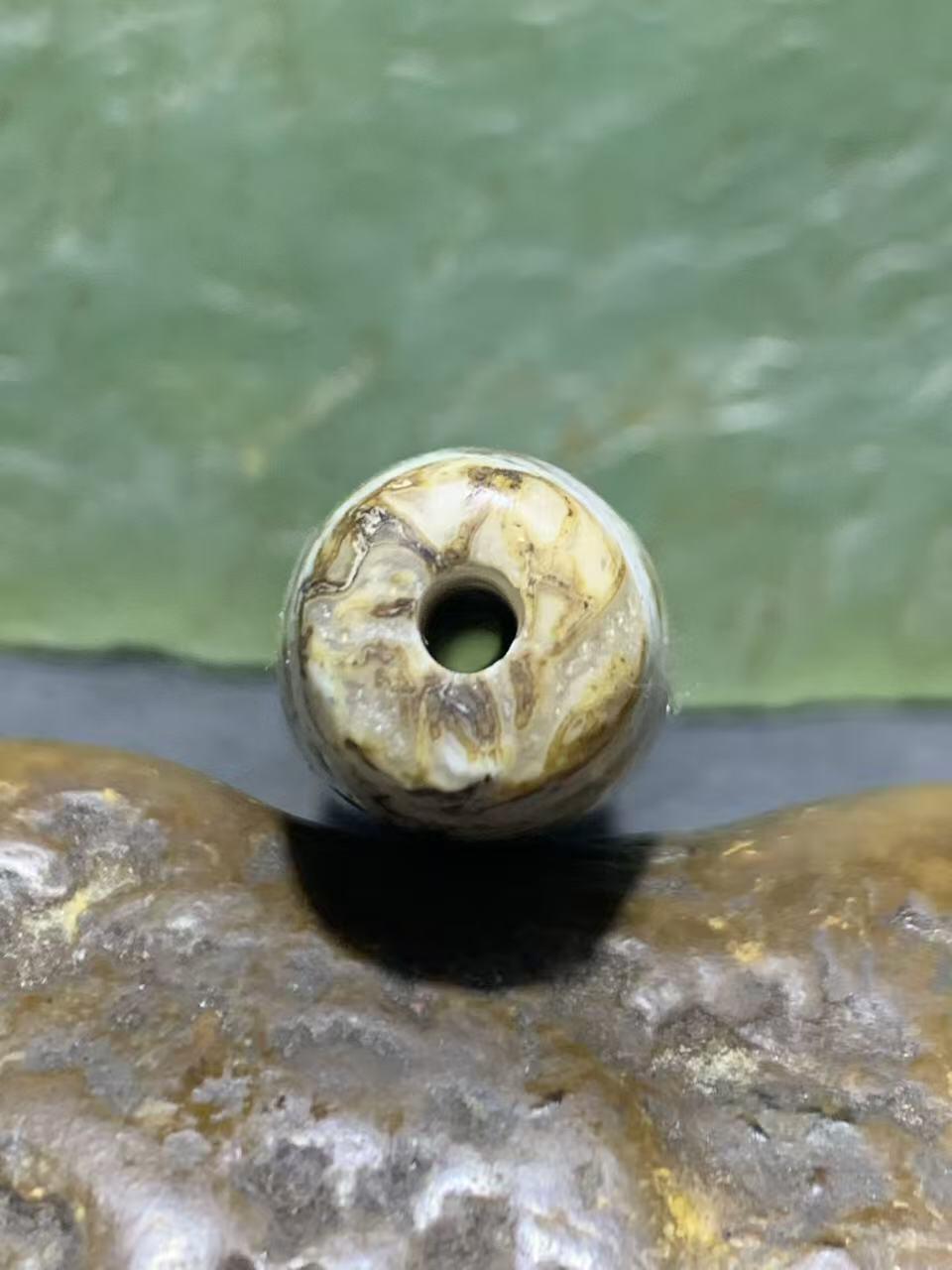 精品藏传象雄朱砂九眼天珠一颗