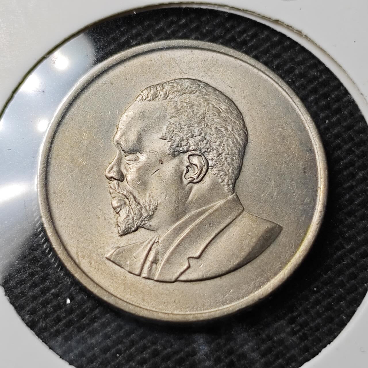 KK钱币收藏小铺 第354场 2月预留时间 周末发货  1966肯尼亚50分 好品 开国头像无字版