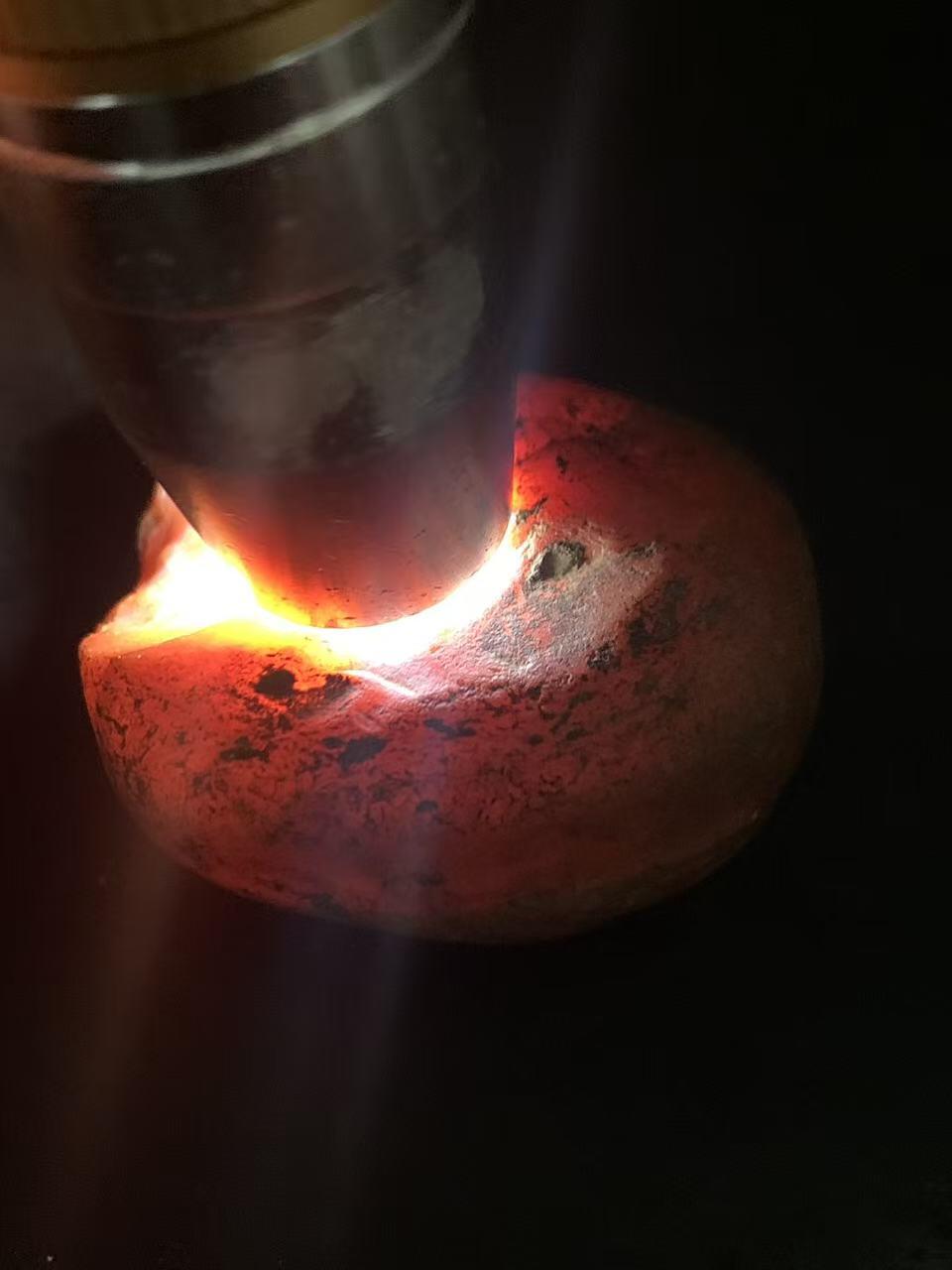 精美柿子红皮开窗料红白南红玛瑙原石一颗，，