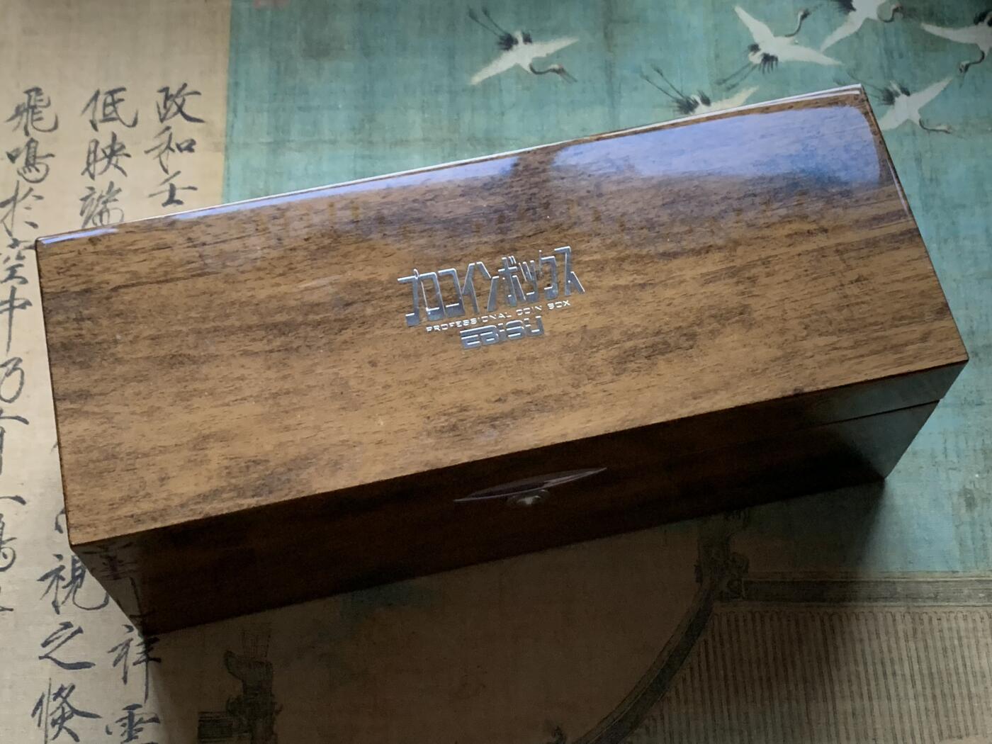 《竞宝斋》第427场 周日，周一  2场连拍 （全场包邮） 日本产 coin box 结实耐用，可装十五枚(NGC PCGS都可) 扣子扣不紧