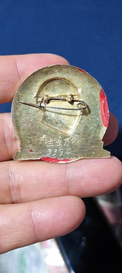 精品毛主席像章拍场 🔥异形章🔥毛主席像章，少见版别，图案精美