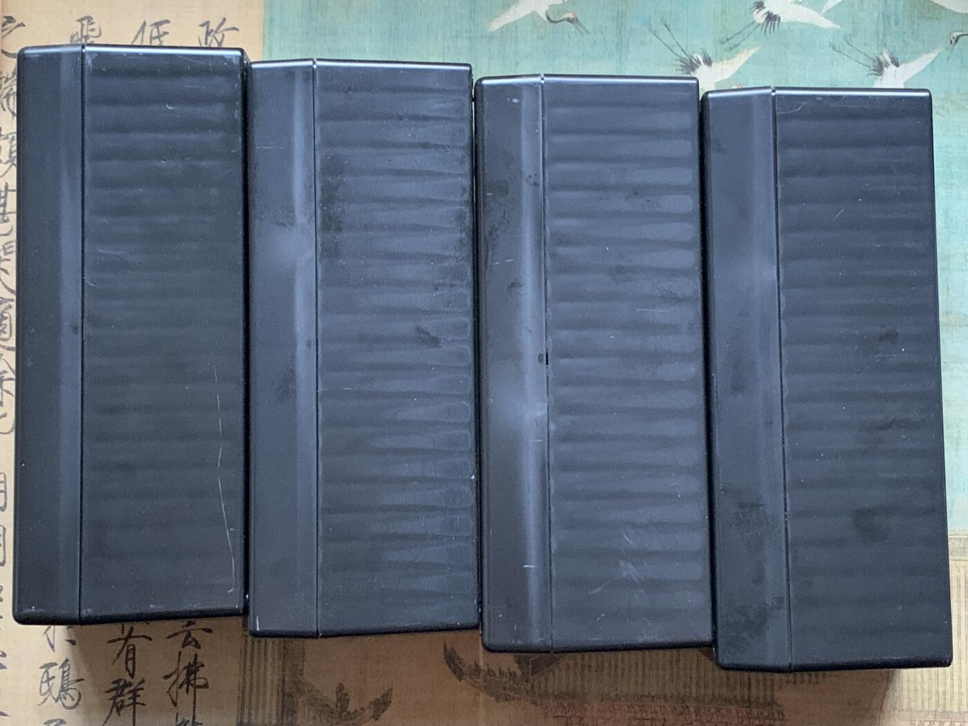 《竞宝斋》第427场 周日，周一  2场连拍 （全场包邮） 四个一组 PCGS评级币大号正版收纳盒（每个可装20枚PCGS评级币）黑色 细节见图