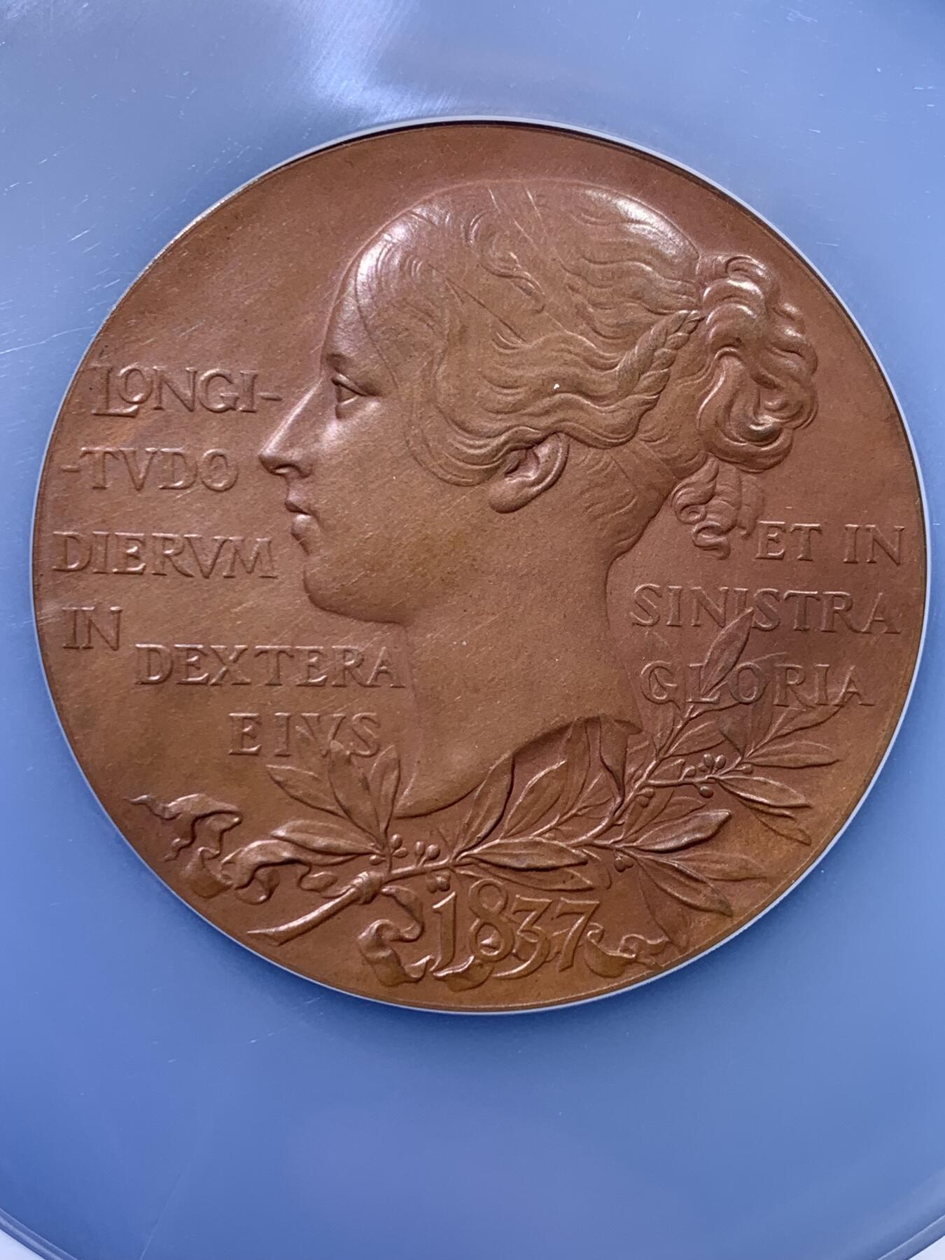 《竞宝斋》第427场 周日，周一  2场连拍 （全场包邮） NGC MS64BN 英国1897年维多利亚加冕60周年大铜章 加大盒封装