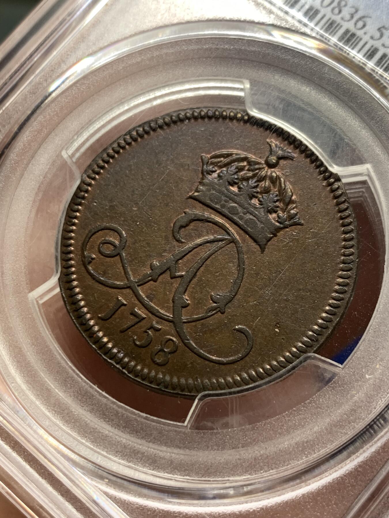 《竞宝斋》第427场 周日，周一  2场连拍 （全场包邮） 季军分 PCGS AU55 英属皇家领地 马恩岛 1758年  詹姆斯·默里时代 半便士铜币 整体状态呈现巧克力包浆 保存下来实属不易 细节见图