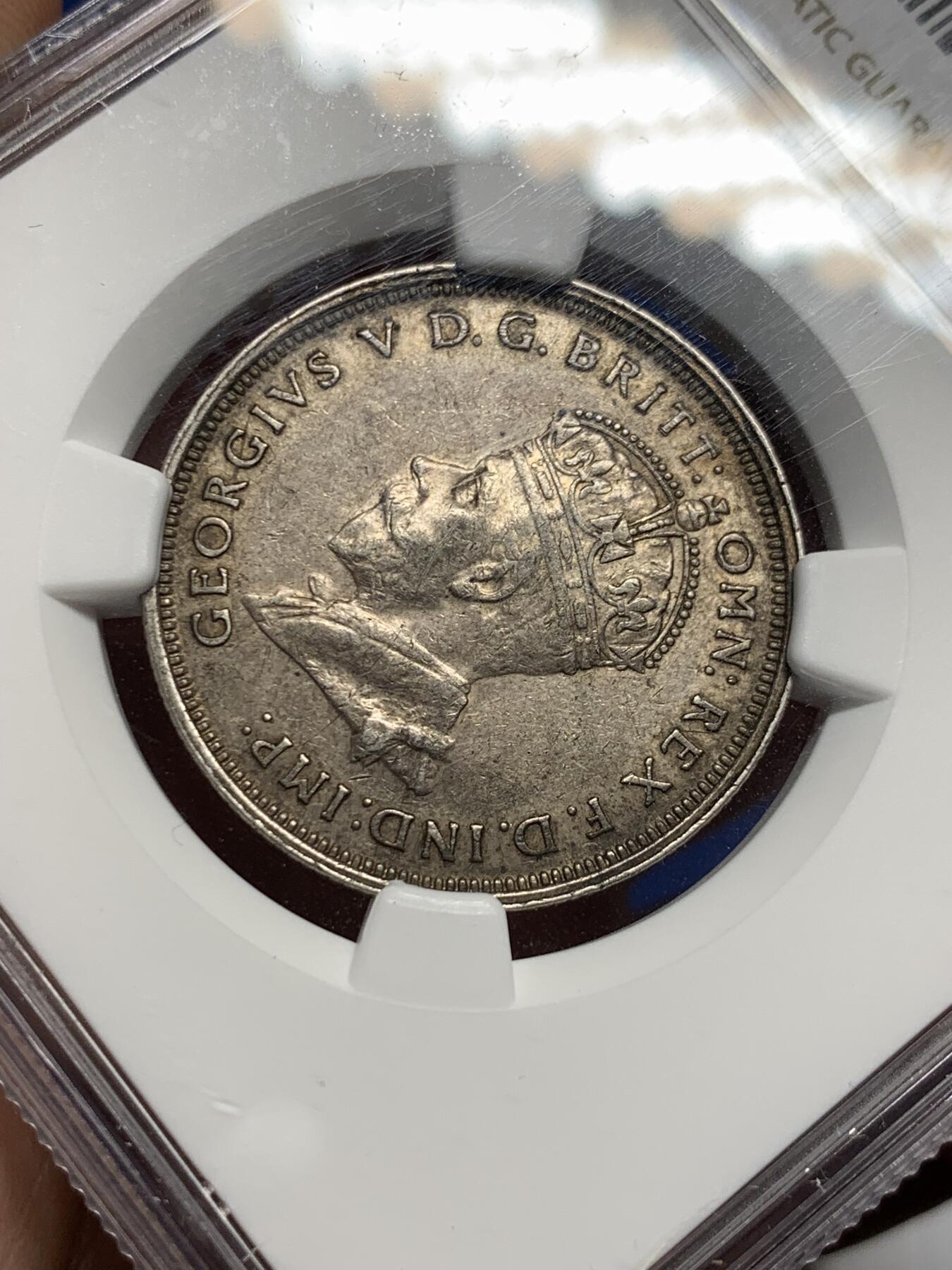 《竞宝斋》第427场 周日，周一  2场连拍 （全场包邮） NGC AU53 澳大利亚1927年堪培拉国会大厦纪念弗洛林银币 深色包浆使币面看起来很立体 浮雕感强