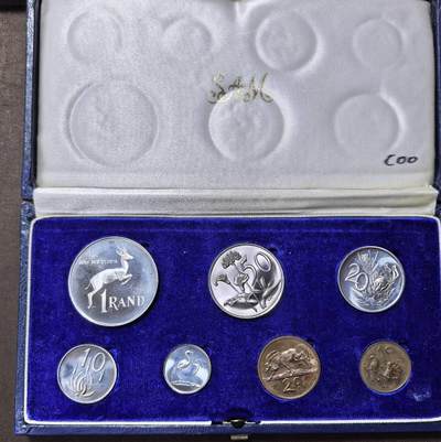 北京马甸外国币专卖第145期，外国币专场，陆续上拍，欢迎关注 好品相1968年版精制盒装南非套币，1元为银币，币为裸币如图