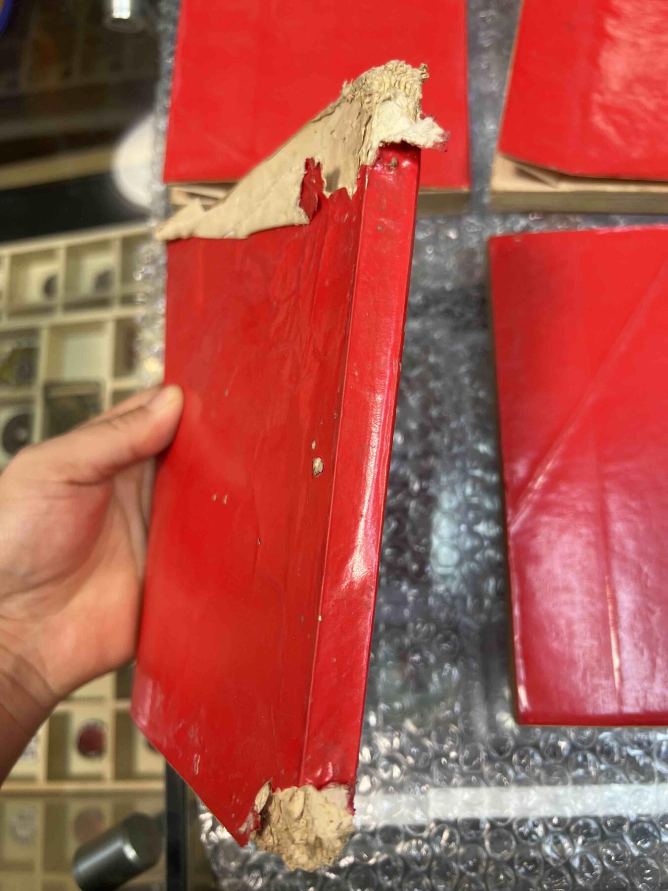 真品像章、纪念章、红色书籍 真品、像章、纪念章、红色书籍