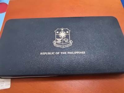 长老汇蛇年精选第六十一场拍卖 1977菲律宾新造币设施启用8枚精制币套币，盒证全，含高银50比索银币，27.4克925银，币中币和低银25比索银币，25克500银各1枚，4822套