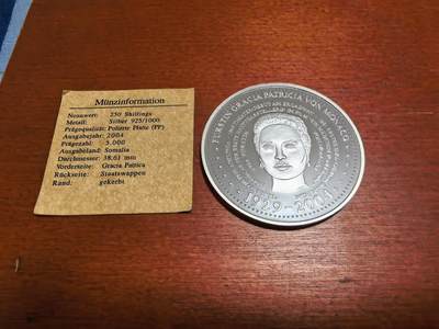 长老汇蛇年精选第六十一场拍卖 2004索马里纪念摩纳哥王妃格蕾丝（1929-1982）250先令精制银币，20.1克925银，5000枚，带证书