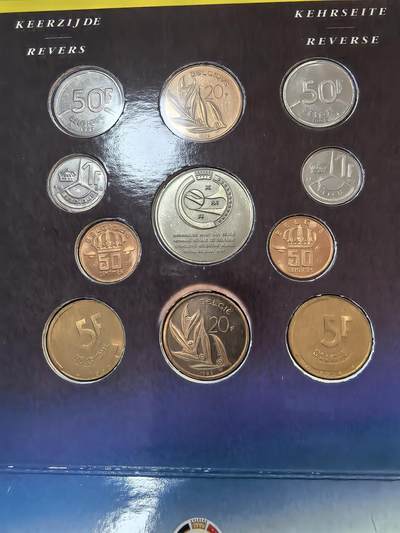 长老汇蛇年精选第六十一场拍卖  1992比利时10枚套币+1枚圆形铜章，卡装，克书35美金