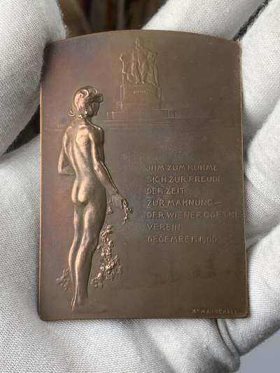 掌中浮雕-藏着的欧洲第037场 - 1900年《瞻仰》单面铜章，53*75mm，大师R.Marschall作品