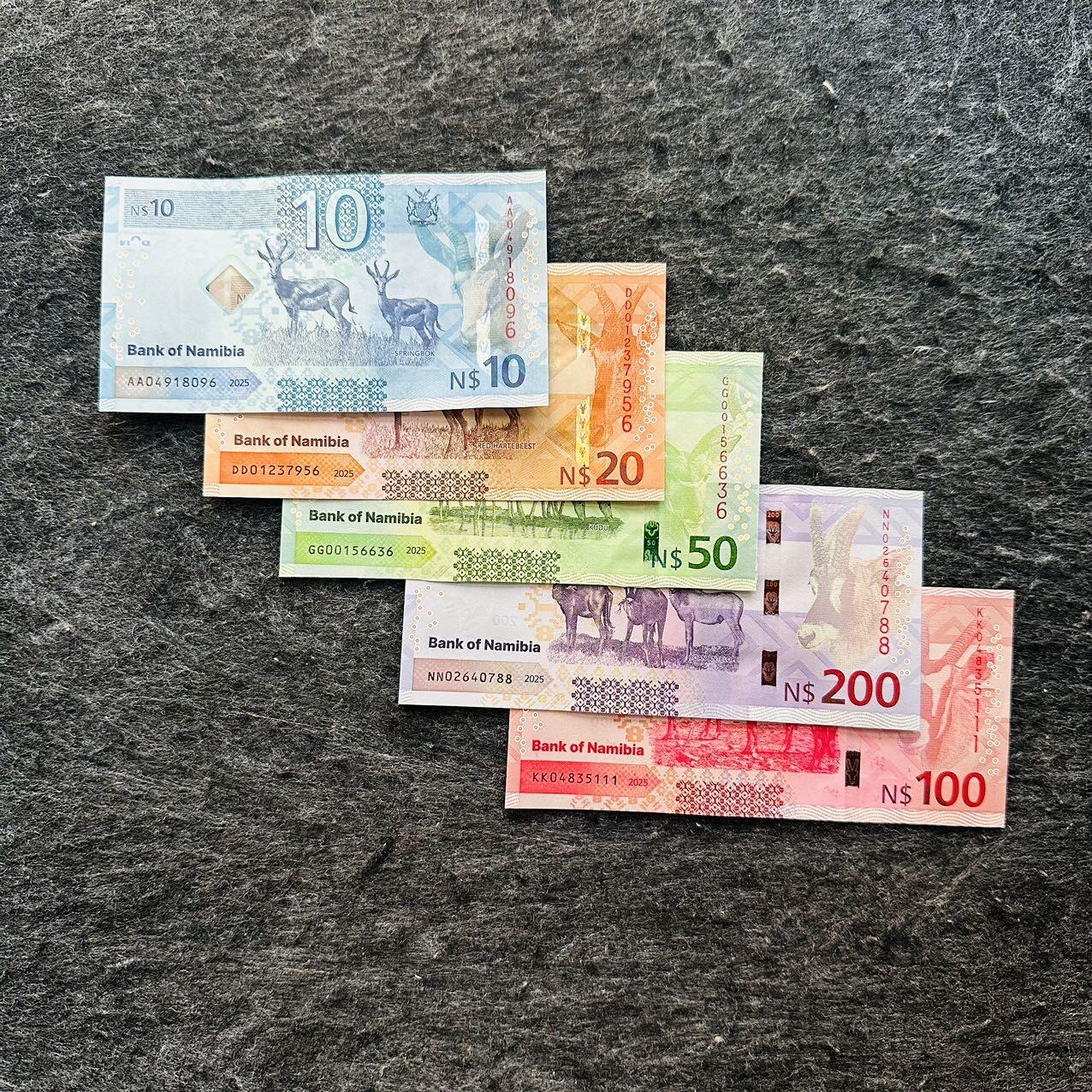 🇲🇽🇳🇦2526$ $墨西哥50-100-1000比索纪念钞和纳米比亚Hybrid窗口复合钞