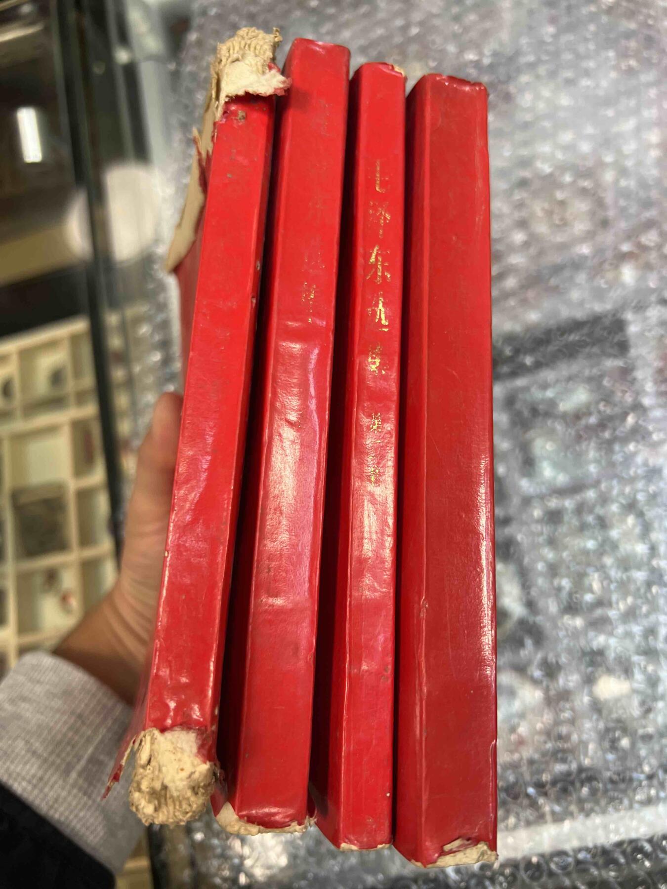 真品像章、纪念章、红色书籍 真品、像章、纪念章、红色书籍