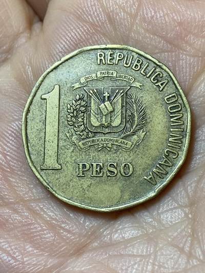 2025年第一百一十场(总第一百三十六场）外国好品散币(免佣金) - 多米尼加共和国🇩🇴2002年1比索(铭文在衣领外版)
