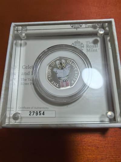 长老汇蛇年精选第六十一场拍卖 2018英国彼得兔系列格罗斯特老裁缝50便士精制彩色银币，原盒证