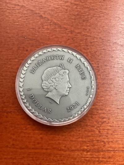 长老汇蛇年精选第六十一场拍卖 2021纽埃安徒生童话《豌豆公主》1盎司仿古彩色银币，999银，直径40MM，UV打印技术，高浮雕，镶嵌施华洛水晶，1000枚，立陶宛造币厂出品，豌豆点桶盒