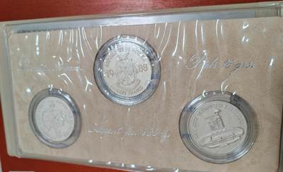 长老汇蛇年精选第六十一场拍卖 1988几内亚巴塞罗那奥运银币3枚磨砂银币大钱包，48克999银，保存完好，5000枚