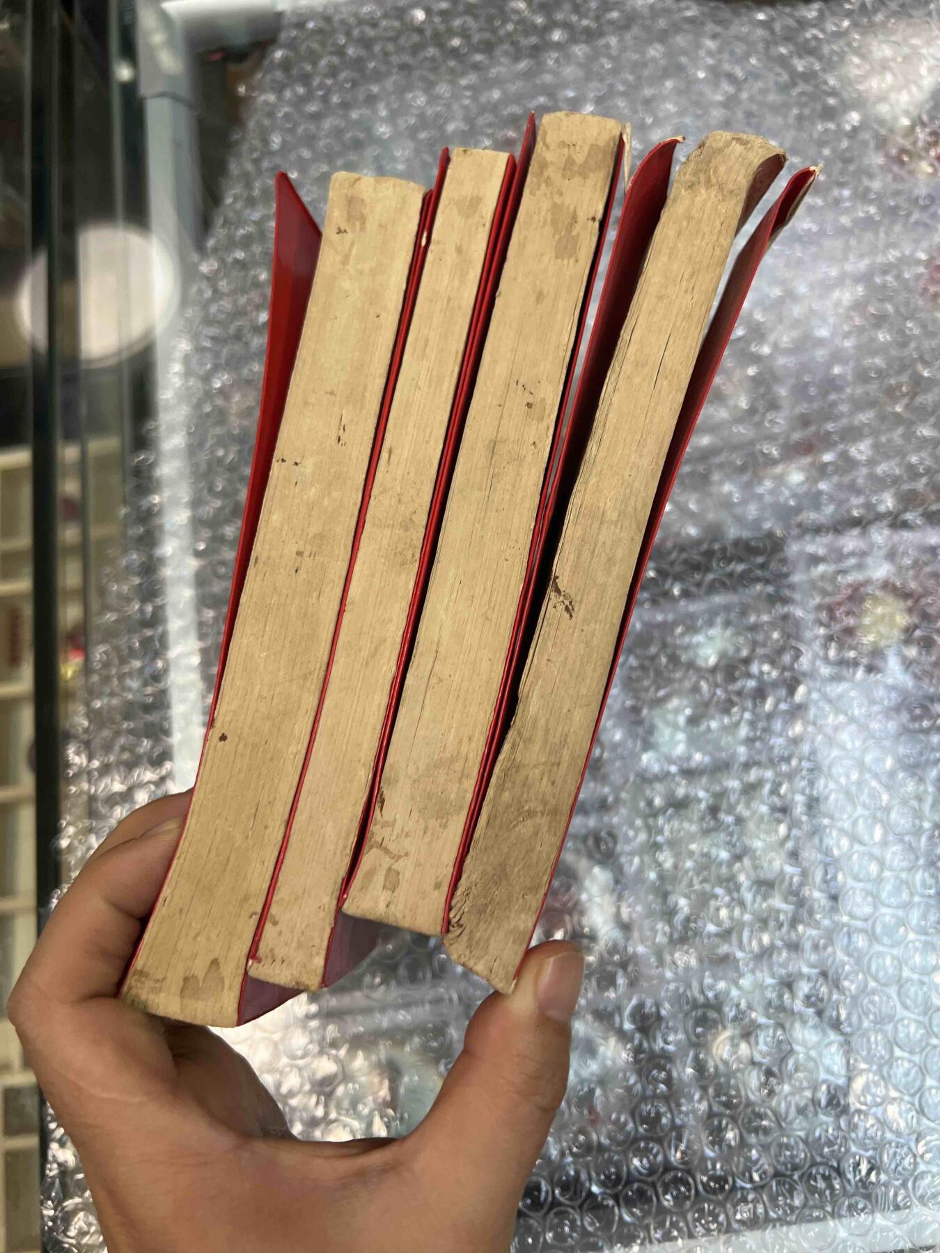真品像章、纪念章、红色书籍 真品、像章、纪念章、红色书籍