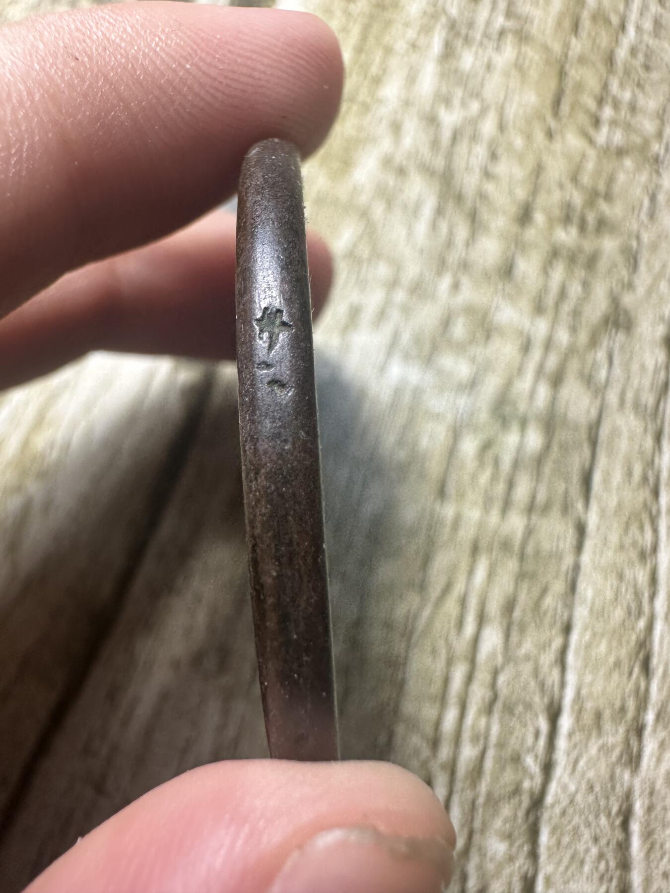 章，钱币 琉球通宝背半朱，应该是仿品